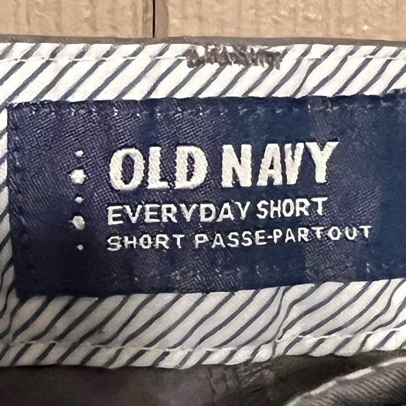 Old Navy Women's Gray Bermudas - Picture 4 of 7